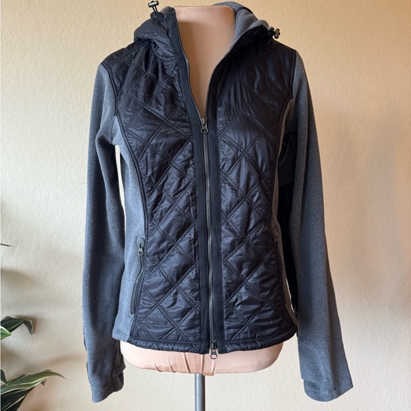 This is an Athleta Vortex Quilted Fleece Hooded Jacket size M - Picture 2 of 10